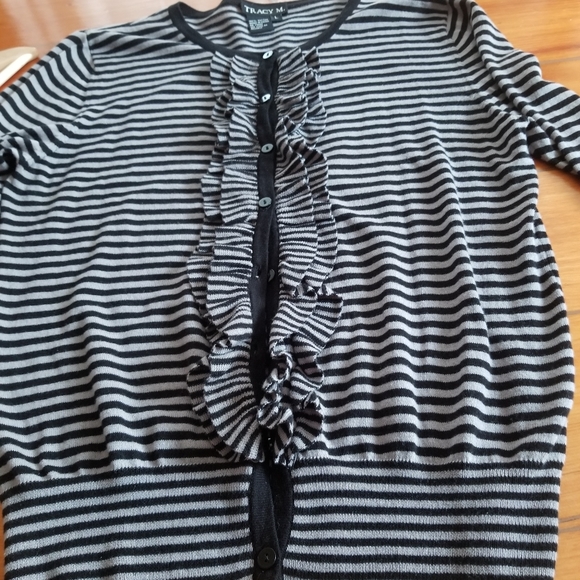 Tracy M. Cardigan. Size Large - Picture 9 of 11